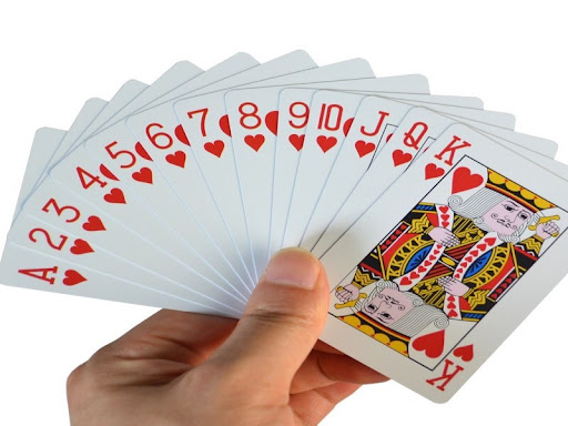 Người nào đánh hết bài trước sẽ chiến thắng trong khi chơi lơ khơ